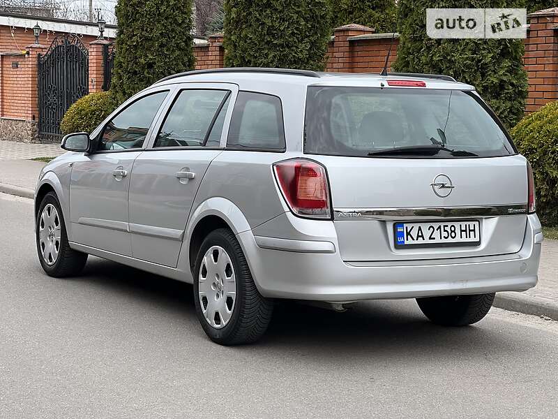 Универсал Opel Astra 2005 в Киеве