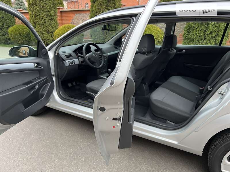 Универсал Opel Astra 2005 в Киеве