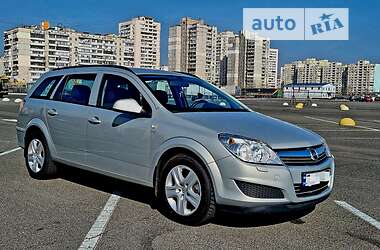 Универсал Opel Astra 2010 в Киеве