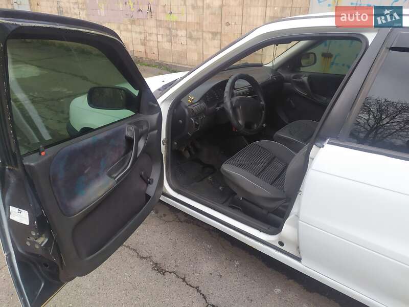 Седан Opel Astra 1994 в Кам'янському