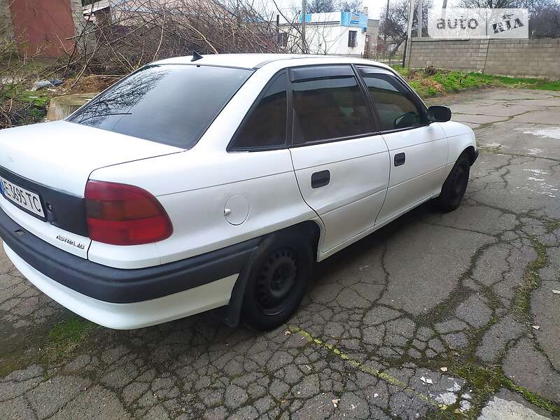 Седан Opel Astra 1994 в Каменском