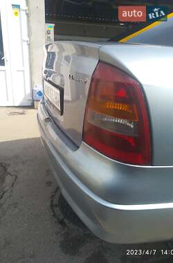 Седан Opel Astra 2006 в 