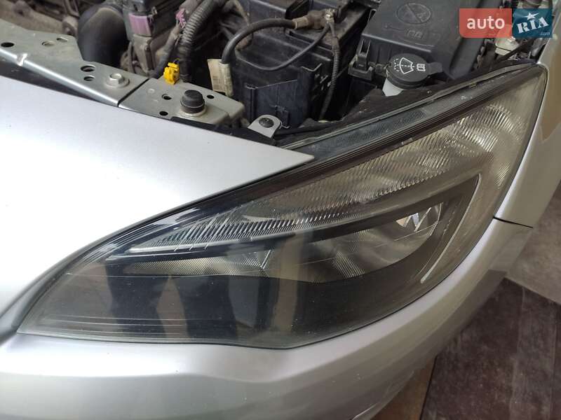 Универсал Opel Astra 2015 в Чернигове