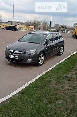 Універсал Opel Astra 2011 в Романіву