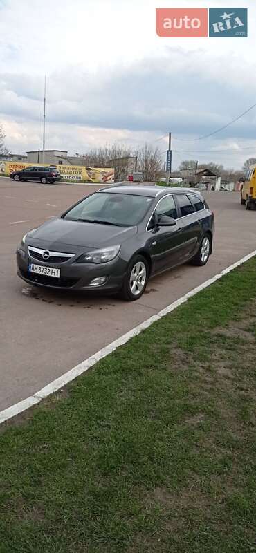 Opel Astra 2011