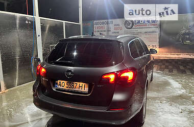 Універсал Opel Astra 2011 в Мукачевому