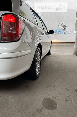 Универсал Opel Astra 2012 в 