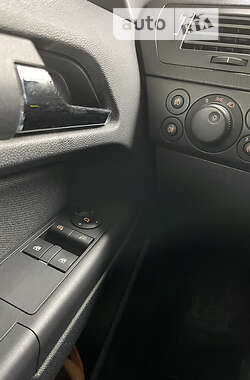 Универсал Opel Astra 2012 в 