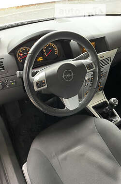 Универсал Opel Astra 2012 в 