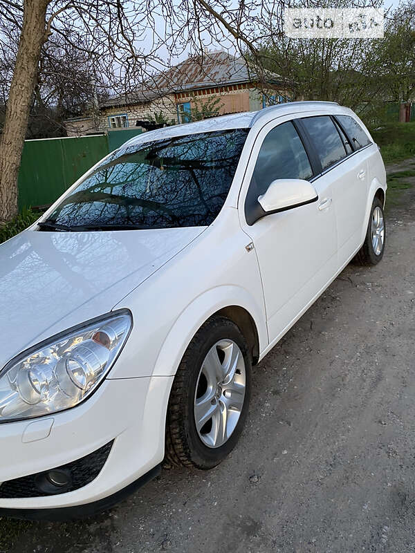 Универсал Opel Astra 2009 в Чернобае