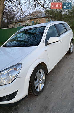 Универсал Opel Astra 2009 в Чернобае