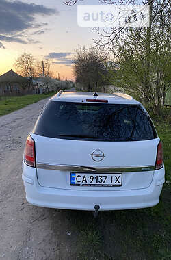 Универсал Opel Astra 2009 в Чернобае