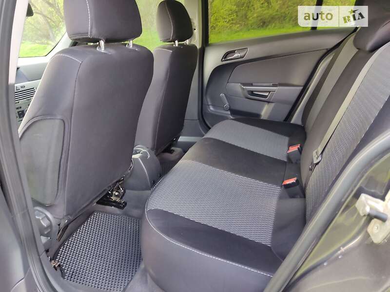 Хэтчбек Opel Astra 2010 в Ужгороде фото 5 Хэтчбек Opel Astra 2010 в Ужгороде