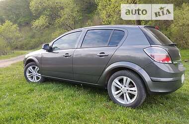 Хетчбек Opel Astra 2010 в 