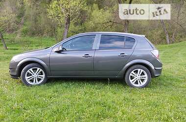 Хетчбек Opel Astra 2010 в 