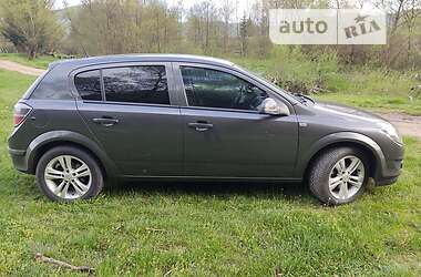Хетчбек Opel Astra 2010 в 