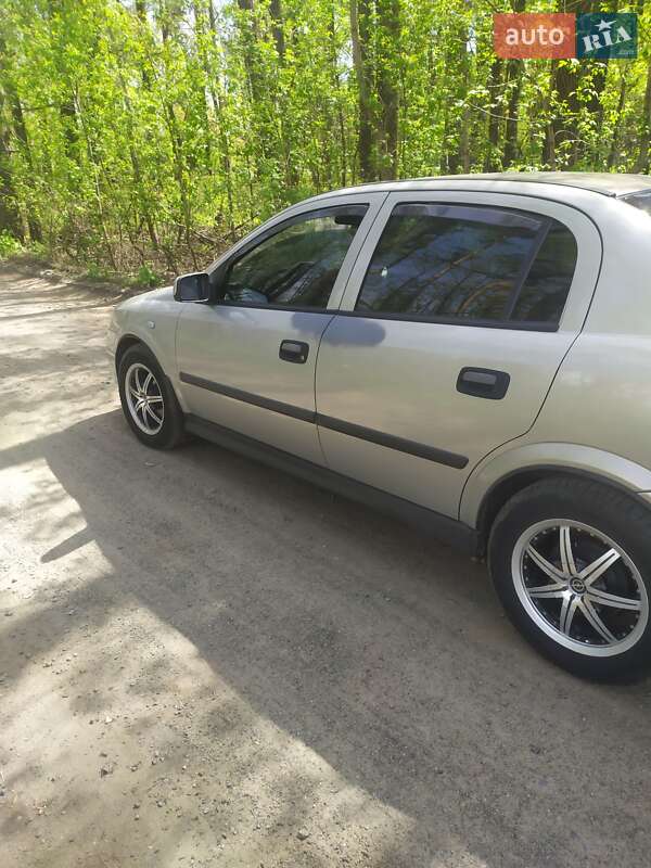 Седан Opel Astra 2007 в Радомышле