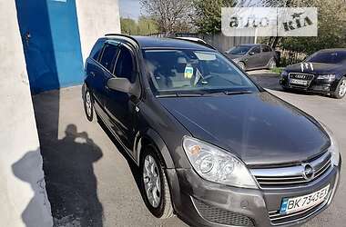 Універсал Opel Astra 2009 в Рівному