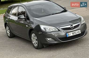 Универсал Opel Astra 2012 в Полтаве