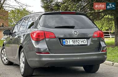 Универсал Opel Astra 2012 в 