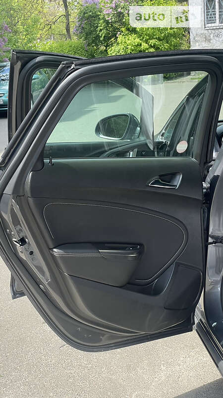Хэтчбек Opel Astra 2010 в Киеве