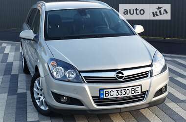 Универсал Opel Astra 2010 в Львове