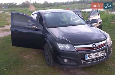 Хэтчбек Opel Astra 2012 в 