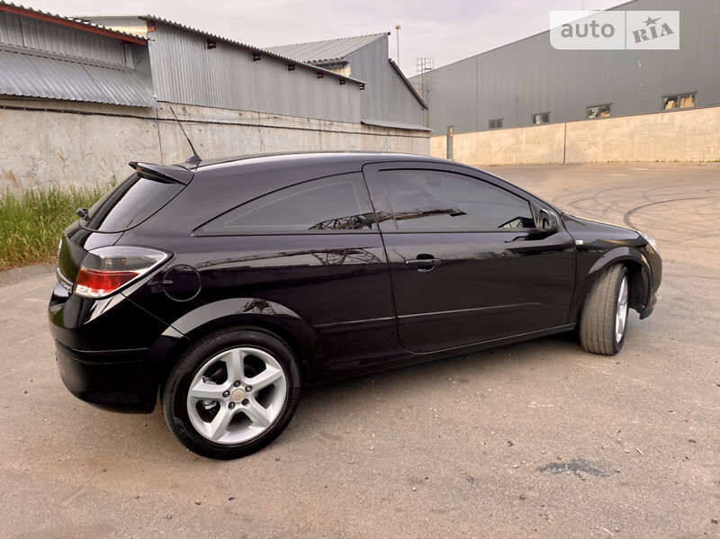 Купе Opel Astra 2006 в Киеве