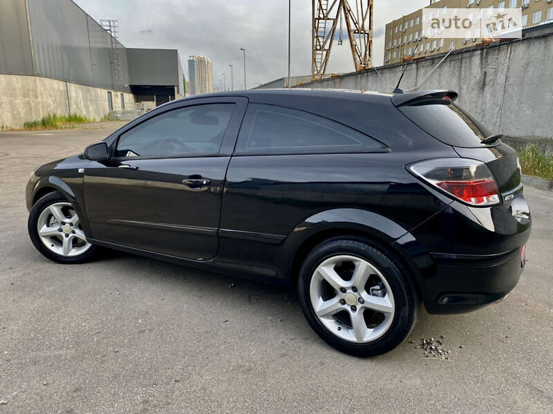 Купе Opel Astra 2006 в Киеве