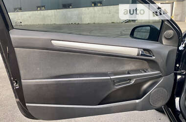 Купе Opel Astra 2006 в Киеве