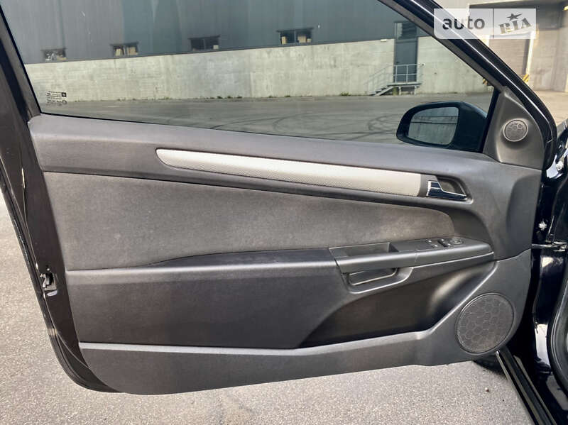Купе Opel Astra 2006 в Киеве