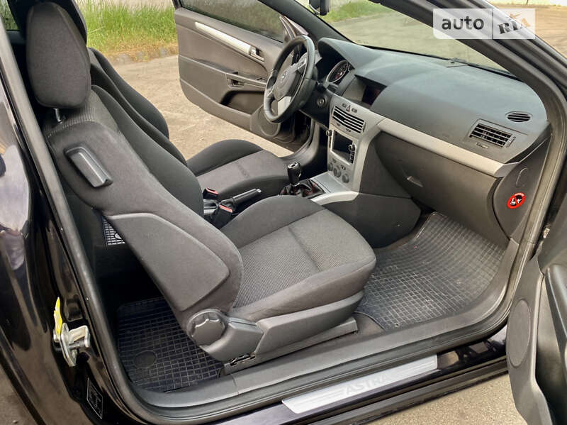 Купе Opel Astra 2006 в Киеве