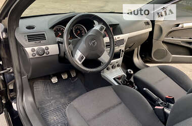 Купе Opel Astra 2006 в Киеве