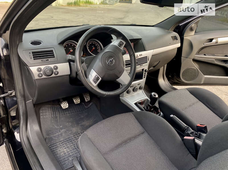 Купе Opel Astra 2006 в Киеве