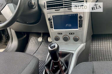 Купе Opel Astra 2006 в Киеве