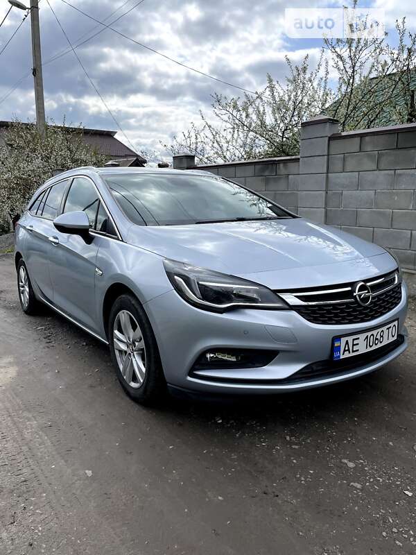 Универсал Opel Astra 2017 в Днепре
