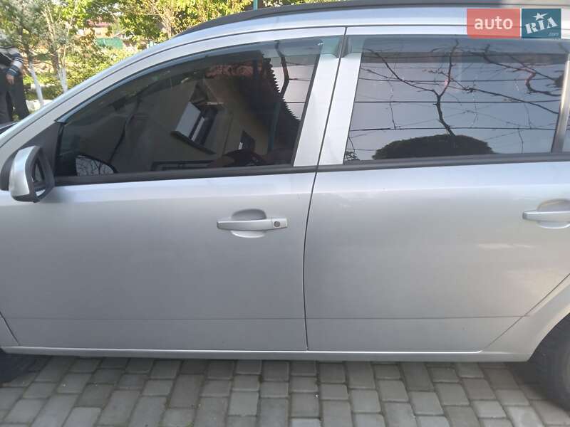 Універсал Opel Astra 2006 в Стрию