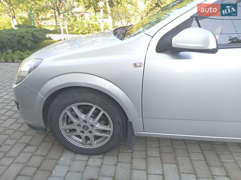 Універсал Opel Astra 2006 в Стрию