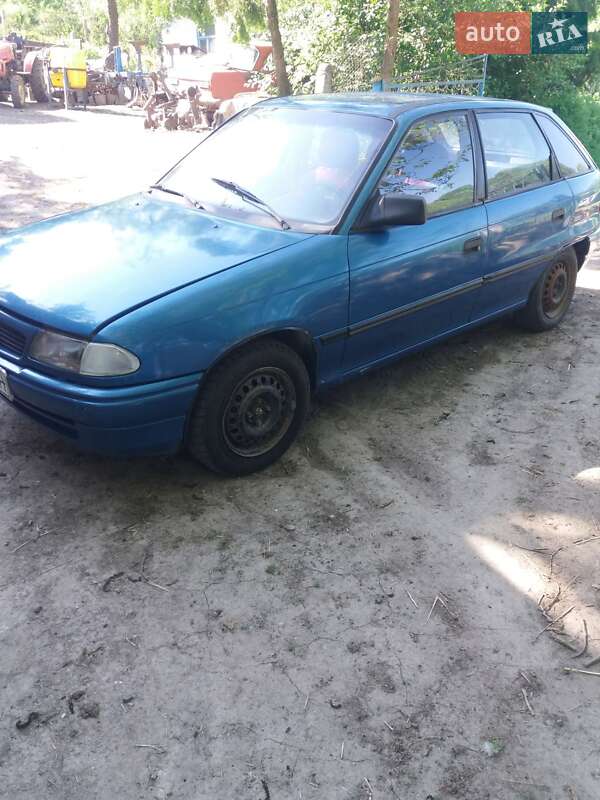 Хэтчбек Opel Astra 1992 в Лановцах