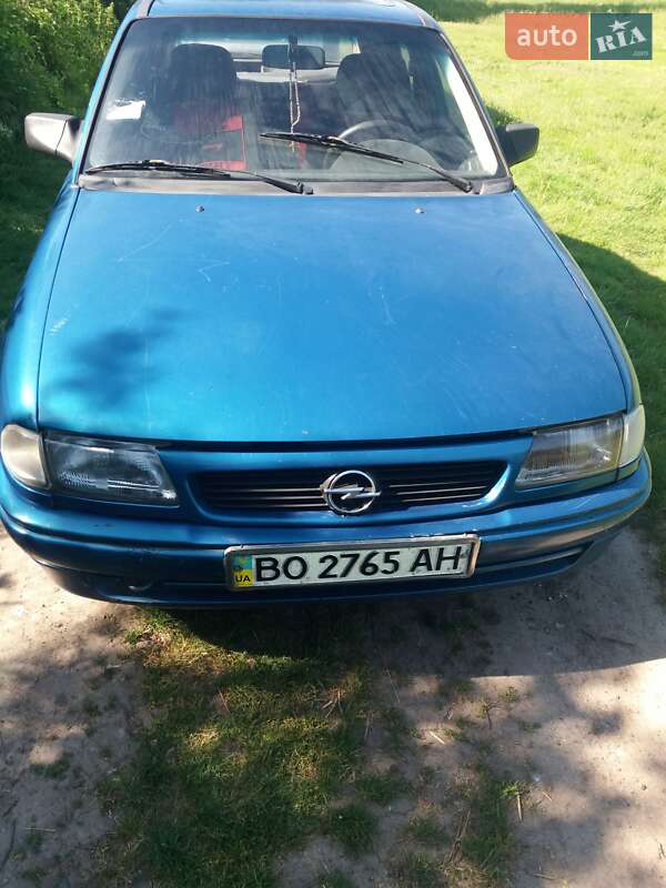 Хэтчбек Opel Astra 1992 в Лановцах