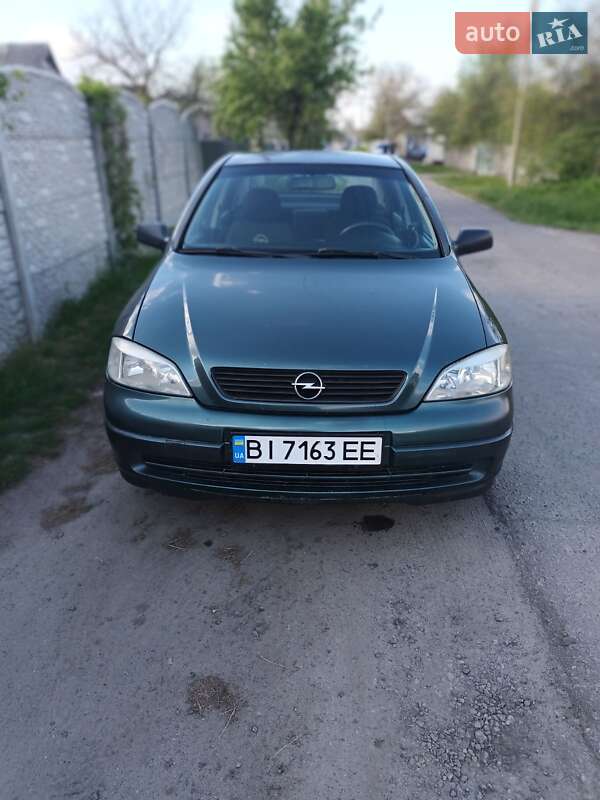 Седан Opel Astra 2004 в Полтаве