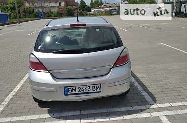 Хэтчбек Opel Astra 2011 в Ромнах