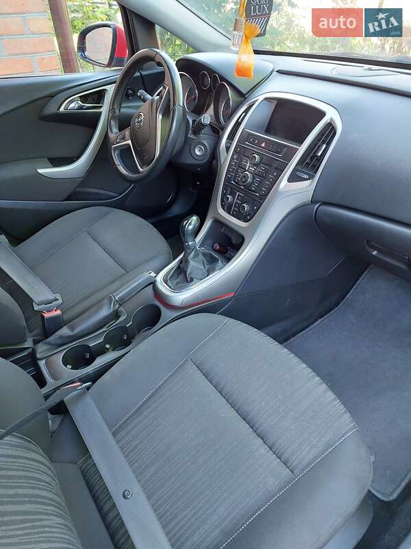 Универсал Opel Astra 2011 в Луцке