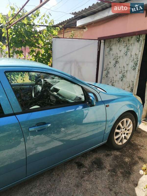 Хэтчбек Opel Astra 2004 в Кропивницком