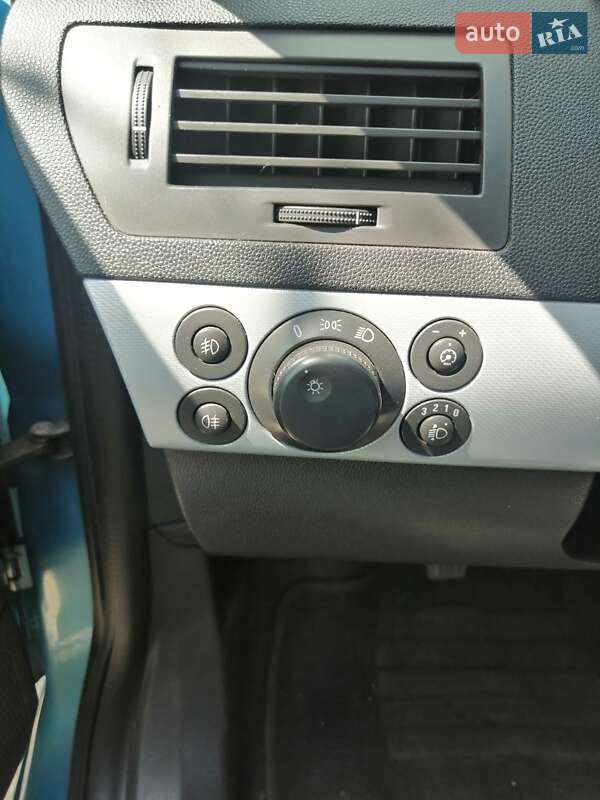 Хэтчбек Opel Astra 2004 в Кропивницком