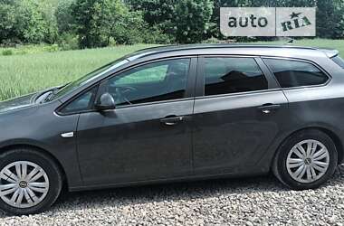Универсал Opel Astra 2014 в Черновцах