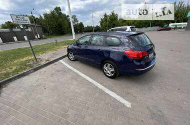 Универсал Opel Astra 2013 в Житомире