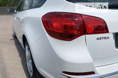 Универсал Opel Astra 2012 в 