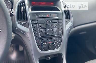Универсал Opel Astra 2012 в 