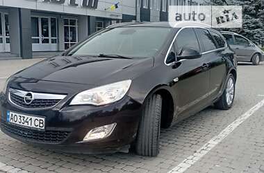 Универсал Opel Astra 2011 в Мукачево